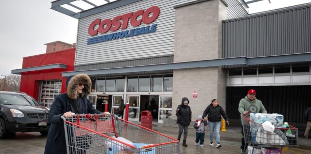 Gugatan anggota Costco untuk mendapatkan refund tarif yang adil