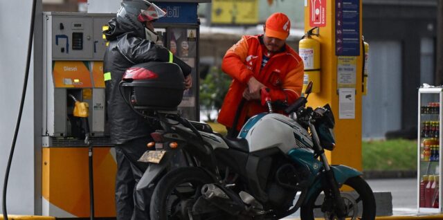 Harga minyak dunia naik di atas $100 akibat serangan tanker