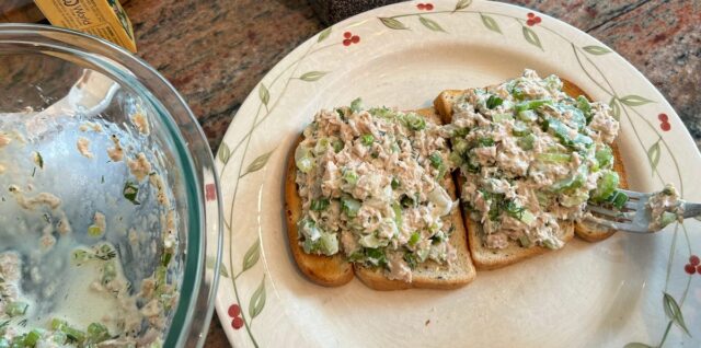 Sandwich tuna melt enak dan mudah dibuat dalam 10 menit