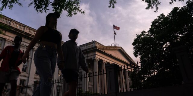 Departemen Keuangan AS ambil alih pinjaman mahasiswa yang gagal bayar
